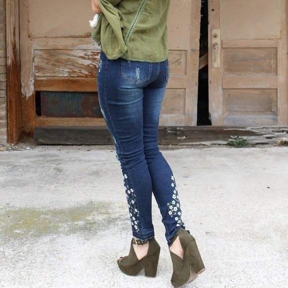 DONATED!! L&B distressed embroidered skinny jeans - Picture 4 of 5